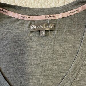 Daisy Fuentes Heather Gray V-Neck Tee